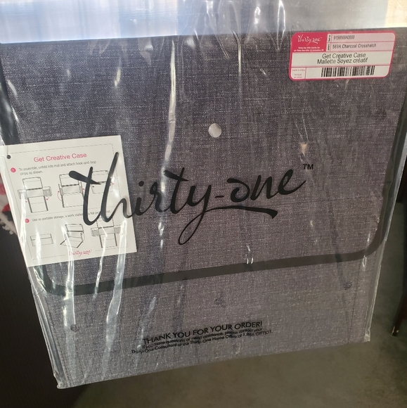 Thirty-One Get Creative Case - Picture 2 of 3